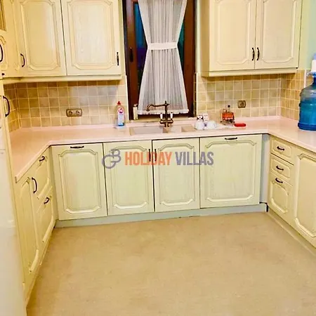 Villa Larissa *